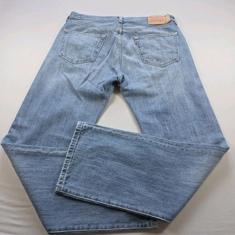 Levis 501 Jeans Mens 34x32 Blue Button Fly Denim Pants Work Nice Fade